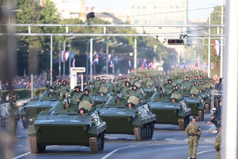 Oklopnjaci, tenkovi i druga vozila na mimohodu