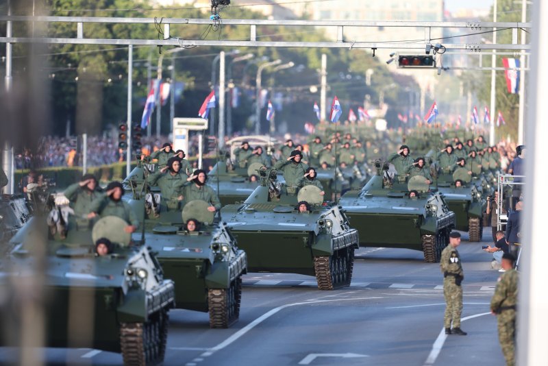 Oklopnjaci, tenkovi i druga vozila na mimohodu