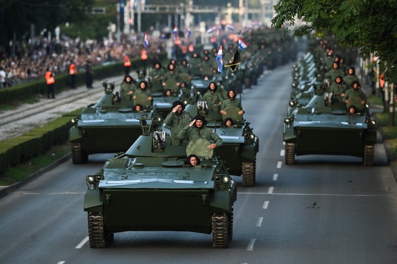 Oklopnjaci, tenkovi i druga vozila na mimohodu