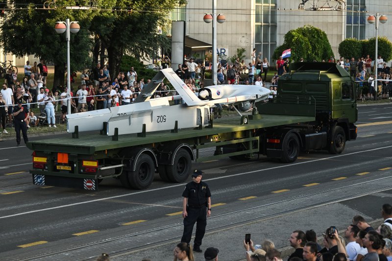 Oklopnjaci, tenkovi i druga vozila na mimohodu
