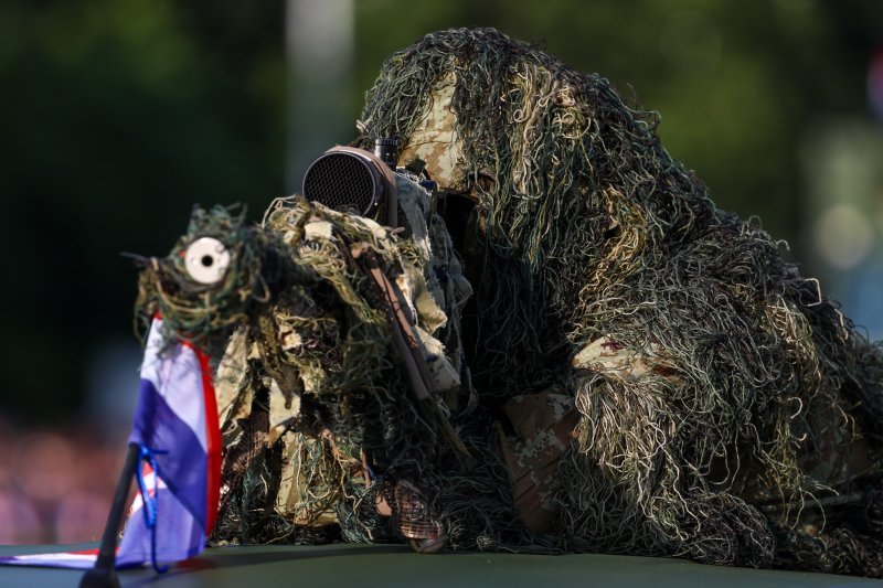 Oklopnjaci, tenkovi i druga vozila na mimohodu