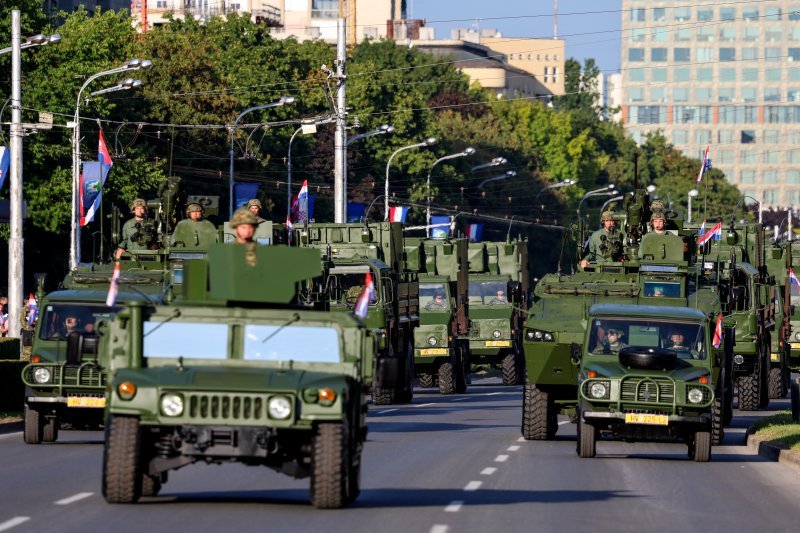 Oklopnjaci, tenkovi i druga vozila na mimohodu