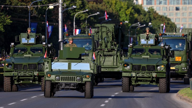 Oklopnjaci, tenkovi i druga vozila na mimohodu