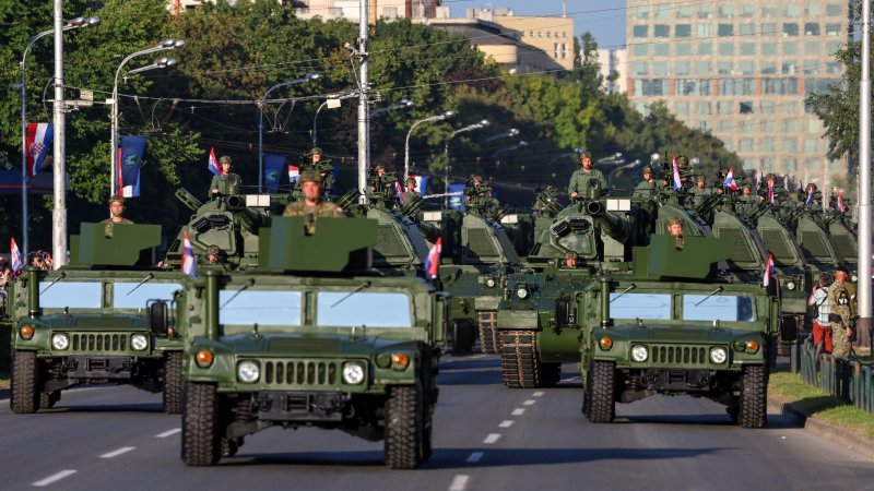 Oklopnjaci, tenkovi i druga vozila na mimohodu