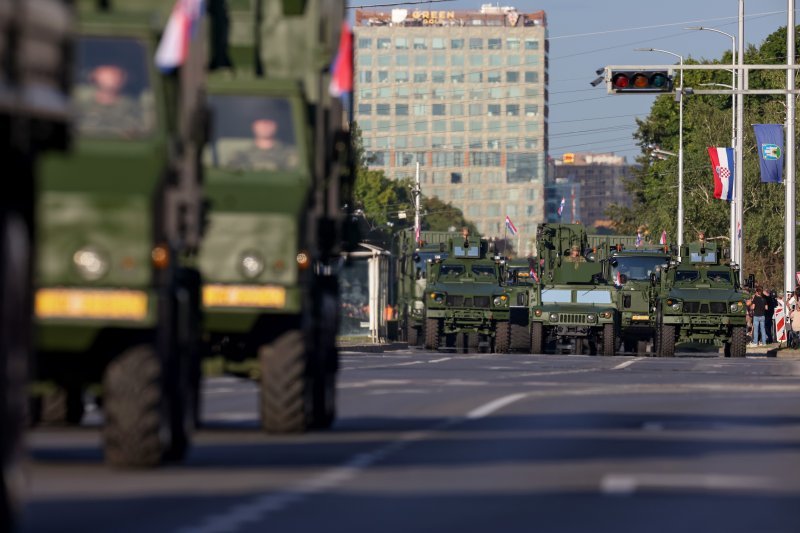 Oklopnjaci, tenkovi i druga vozila na mimohodu