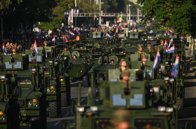 Oklopnjaci, tenkovi i druga vozila na mimohodu