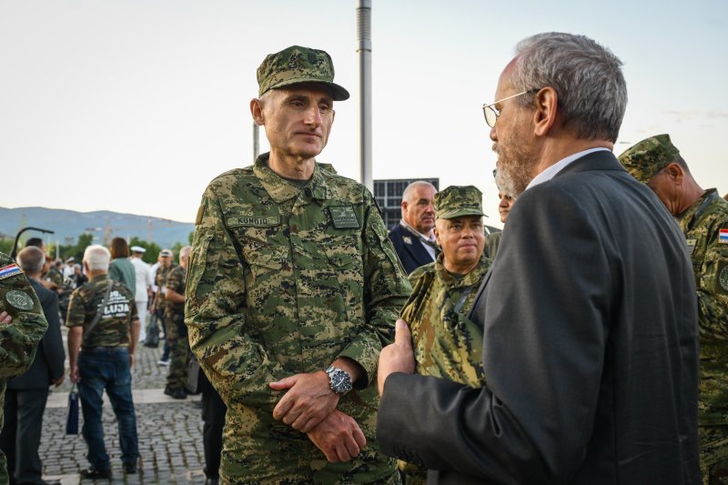 Tihomir Kundid, Krešimir Čosić