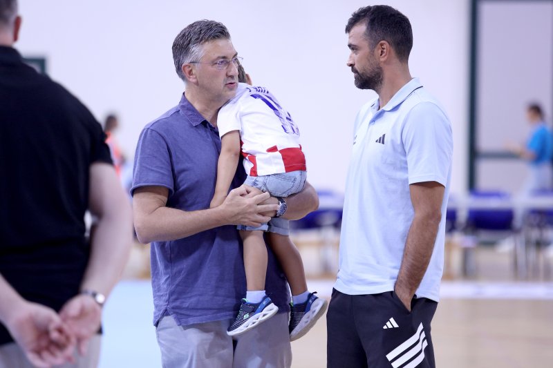 Andrej Plenković na košarkaškoj utakmici Hrvatske s Ukrajinom