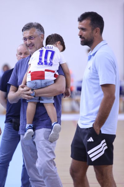 Andrej Plenković na košarkaškoj utakmici Hrvatske s Ukrajinom