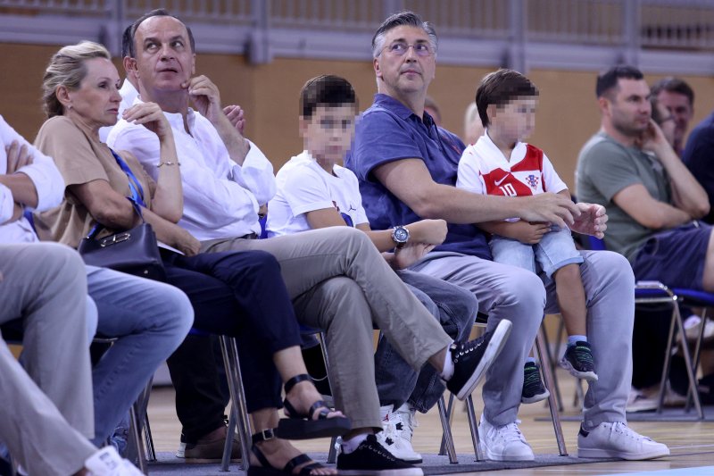 Andrej Plenković na košarkaškoj utakmici Hrvatske s Ukrajinom