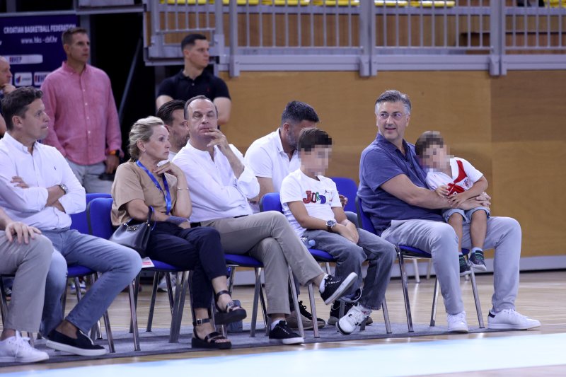 Andrej Plenković na košarkaškoj utakmici Hrvatske s Ukrajinom