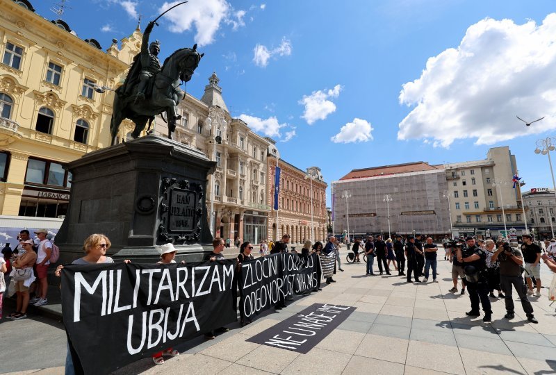 Antiratna akcija na glavnom Trgu povodom 30. godišnjice VRO Oluja