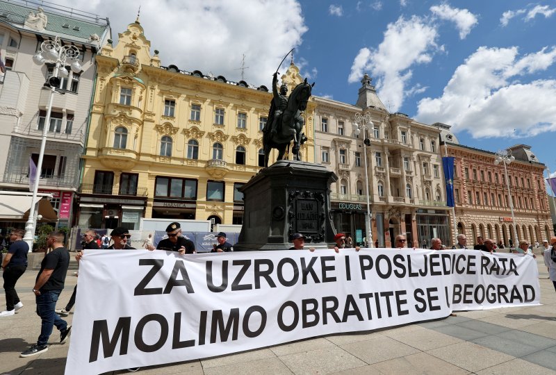 Antiratna akcija na glavnom Trgu povodom 30. godišnjice VRO Oluja
