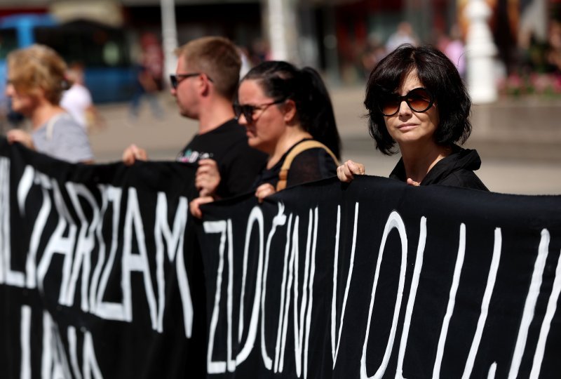 Antiratna akcija na glavnom Trgu povodom 30. godišnjice VRO Oluja