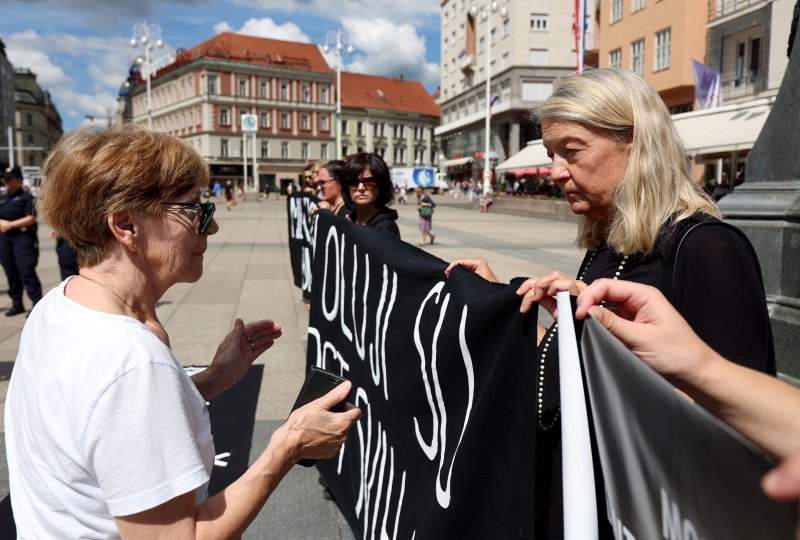 Antiratna akcija na glavnom Trgu povodom 30. godišnjice VRO Oluja