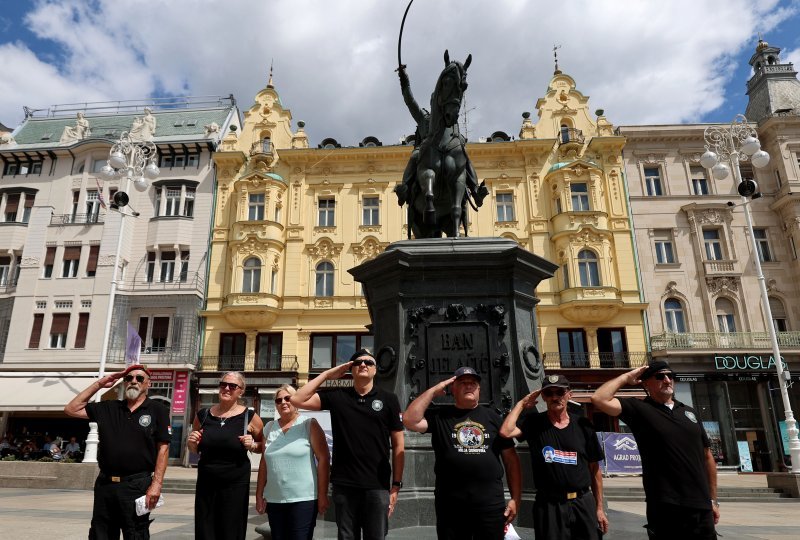 Antiratna akcija na glavnom Trgu povodom 30. godišnjice VRO Oluja