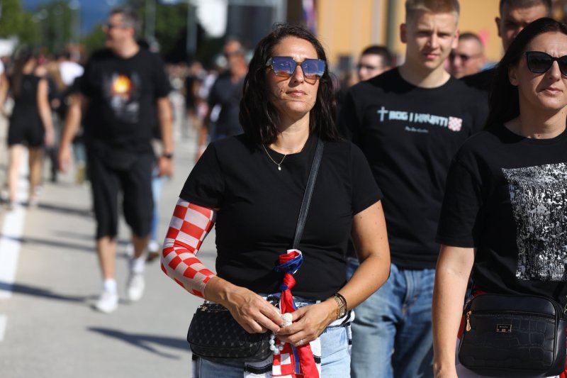Modne kombinacije na dolasku na koncert Thompsona