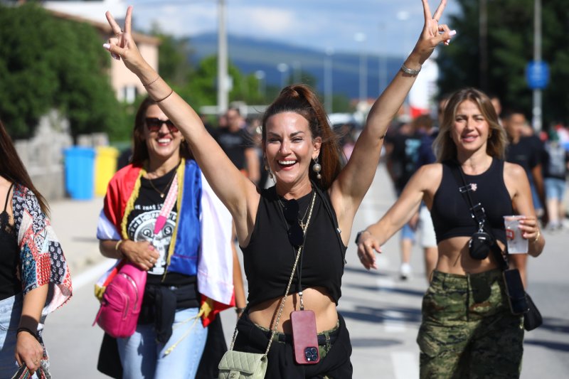 Modne kombinacije na dolasku na koncert Thompsona