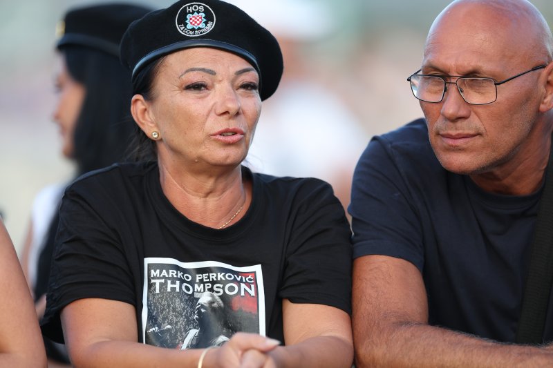 Sinj: Thompsonovi obožavatelji čekaju početak koncerta na hipodromu