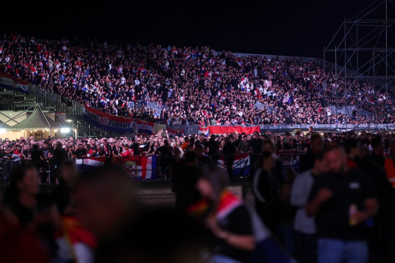 Obožavatelji čekaju Thompsonov koncert u Sinju