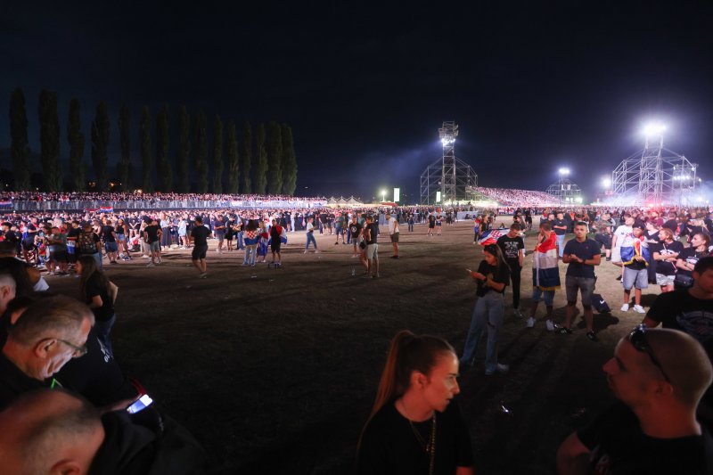 Obožavatelji čekaju Thompsonov koncert u Sinju