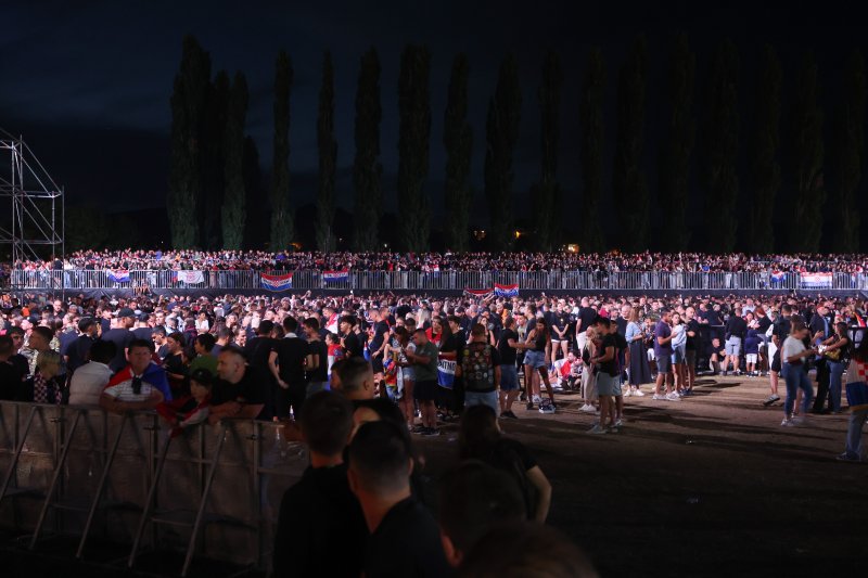 Obožavatelji čekaju Thompsonov koncert u Sinju