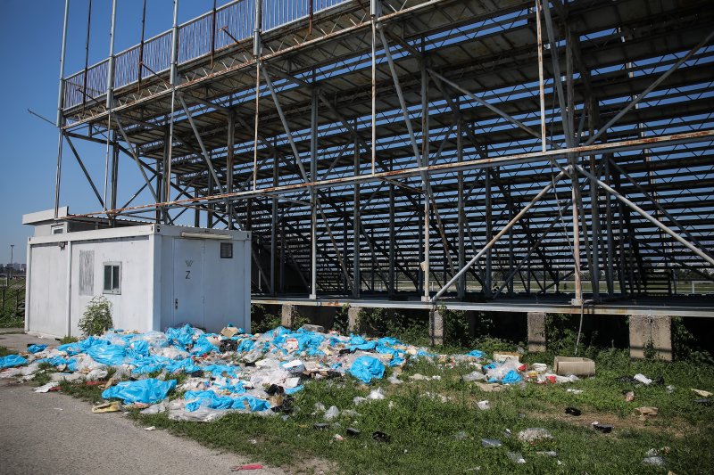 Smeće u okolici Hipodroma mjesec dana nakon Thompsonovog koncerta