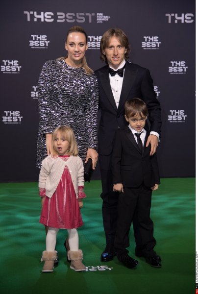 Vanja i Luka Modrić s djecom Ivanom i Emom