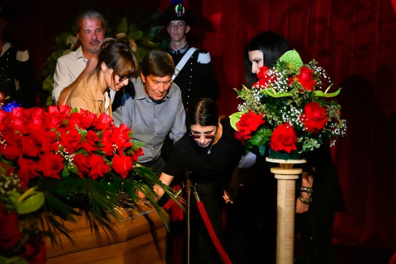 Paola Cortellesi, Gianni Morandi, Giorgia i Laura Pausini
