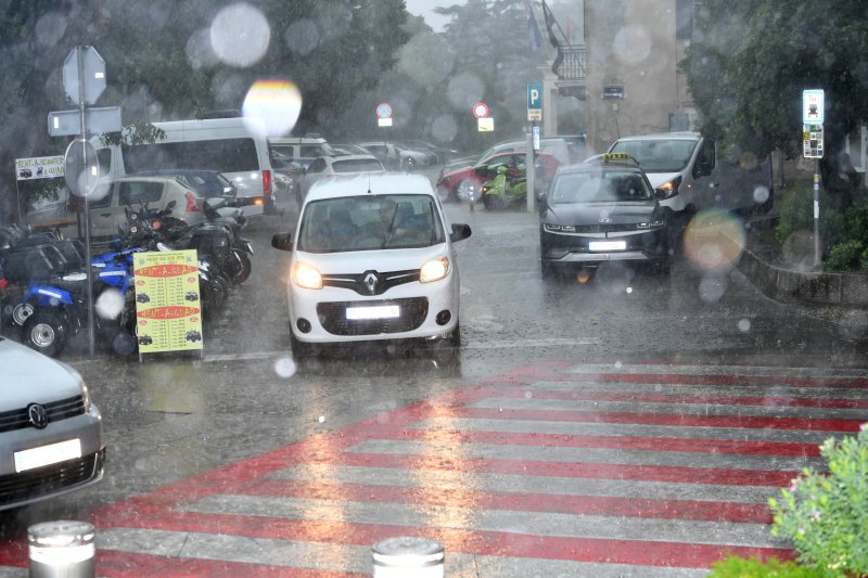 Jak pljusak iznenadio domaće i turiste na otoku Krku