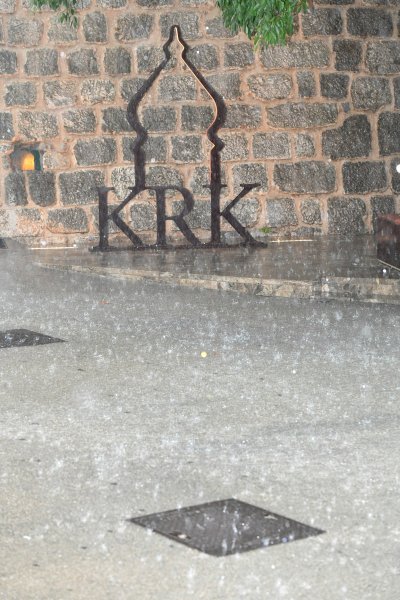 Jak pljusak iznenadio domaće i turiste na otoku Krku