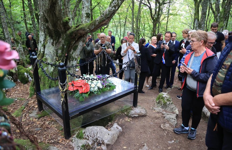 Ukop 814 žrtava Drugog svjetskog rata i poslijeratnog razdoblja ekshumiranih iz masovne grobnice jama Jazovka