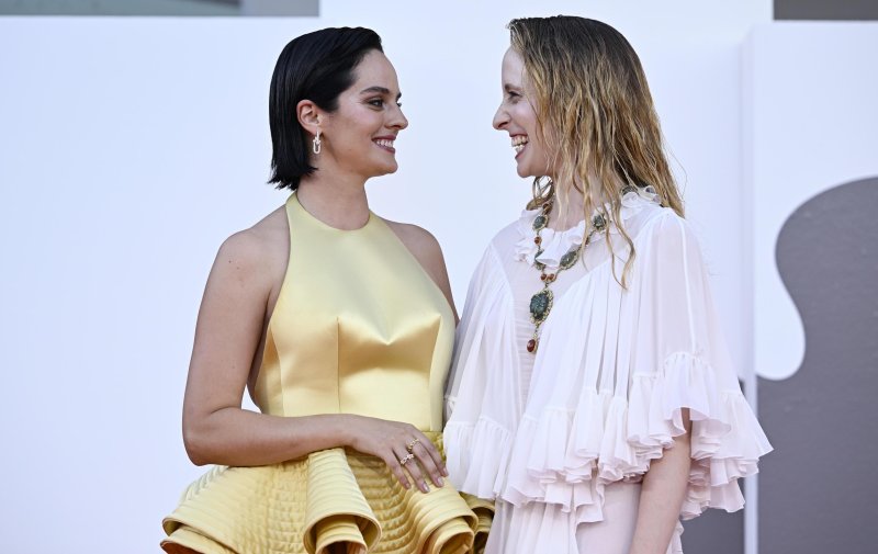 Noemie Merlant i Fanni Woochna (1)