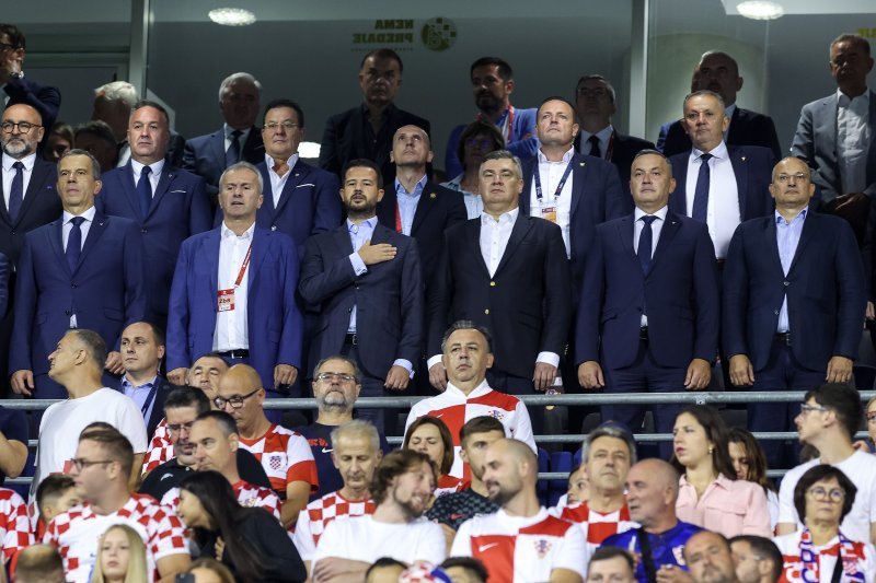 Svečana loža Maksimira na utakmici Hrvatske protiv Crne Gore