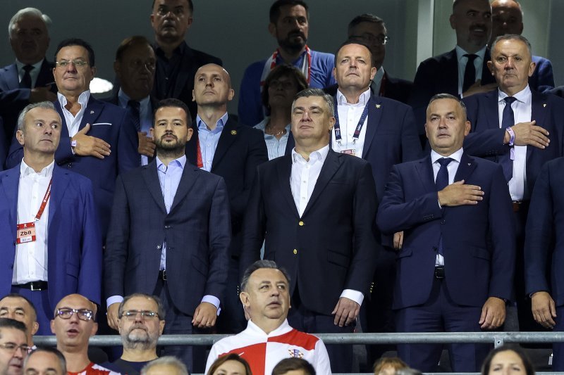 Svečana loža Maksimira na utakmici Hrvatske  protiv Crne Gore