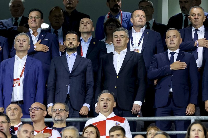 Svečana loža Maksimira na utakmici Hrvatske  protiv Crne Gore