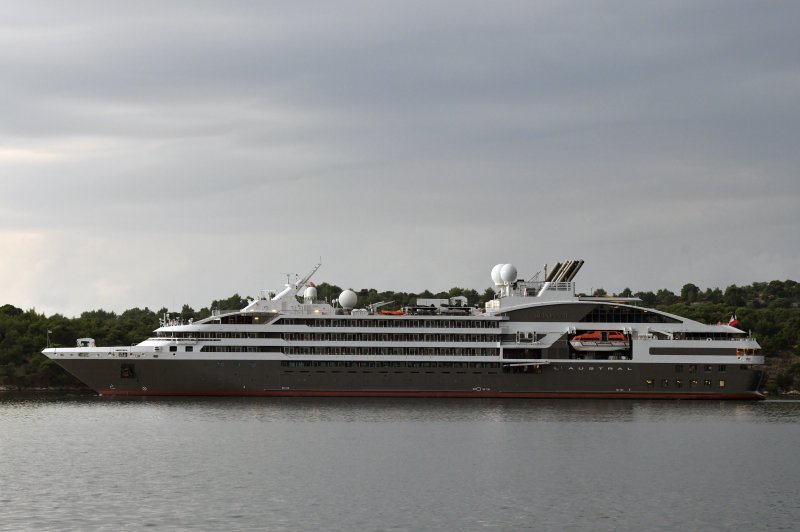 Kruzer L'Austral u Šibeniku