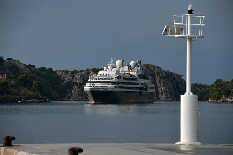 Kruzer L'Austral u Šibeniku