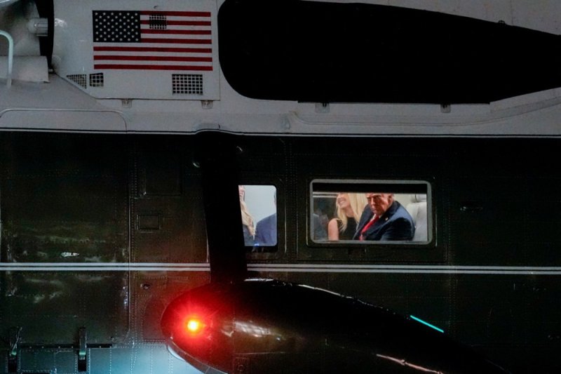 Donald i Melania Trump se vraćaju u Ameriku