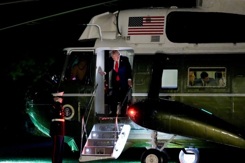 Donald i Melania Trump se vraćaju u Ameriku