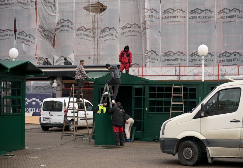 Postavljanje adventskih kućica Zagreb