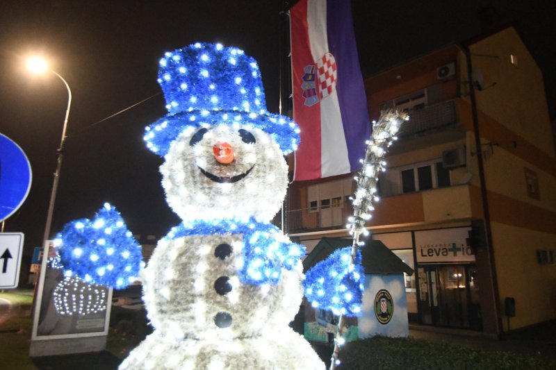 Blagdanski ugođaj u središnjem parku u Grubišnom Polju.