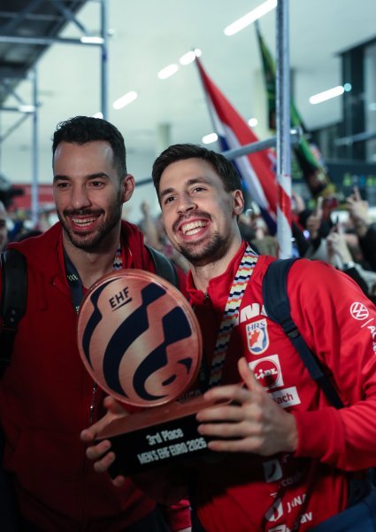 Doček rukometaša u Zračnoj luci Franjo Tuđman