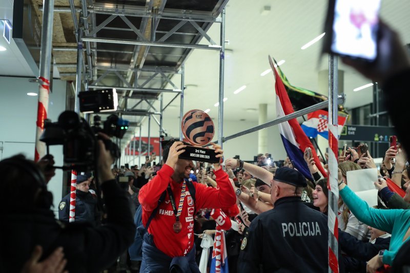 Doček rukometaša u Zračnoj luci Franjo Tuđman