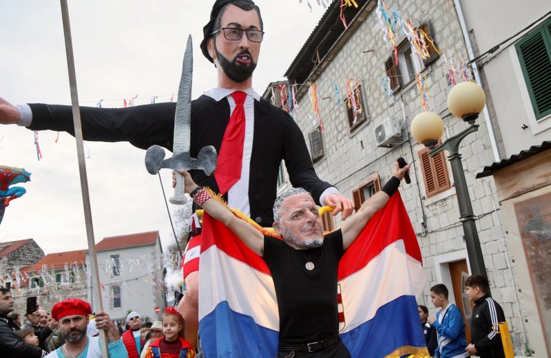 Održan Kambelovski krnjeval i zapaljen krnje 'Yugo'