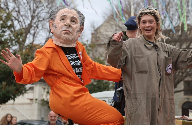 Održan Kambelovski krnjeval i zapaljen krnje 'Yugo'