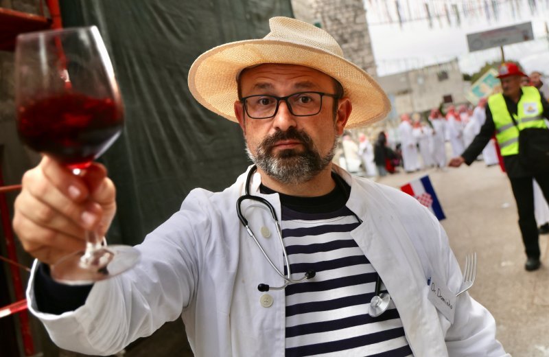 Održan Kambelovski krnjeval i zapaljen krnje 'Yugo'