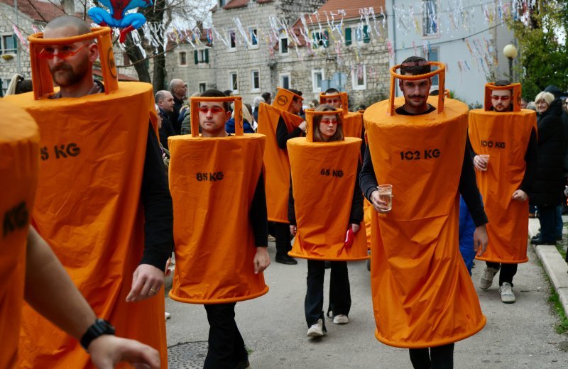 Održan Kambelovski krnjeval i zapaljen krnje 'Yugo'