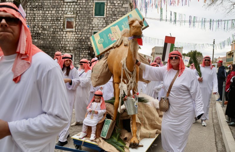 Održan Kambelovski krnjeval i zapaljen krnje 'Yugo'