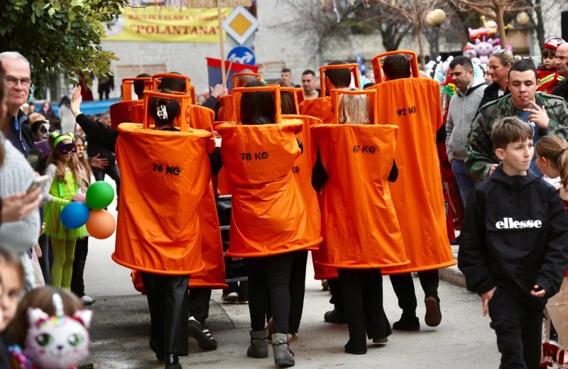 Održan Kambelovski krnjeval i zapaljen krnje 'Yugo'